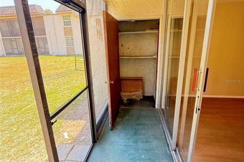 Condo in Brandon, Florida, 1 bedroom  № 1650655 - photo 18
