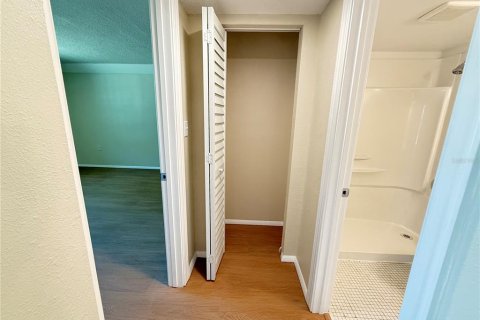 Condo in Brandon, Florida, 1 bedroom  № 1650655 - photo 12