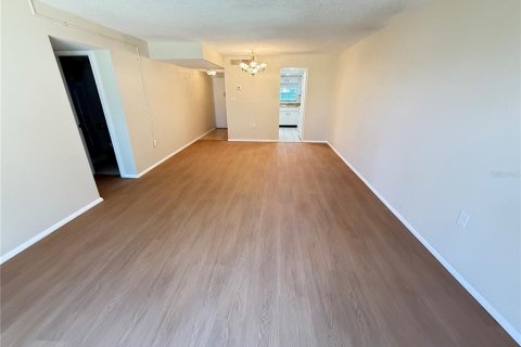 Condo in Brandon, Florida, 1 bedroom  № 1650655 - photo 10
