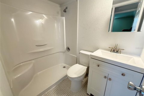 Condo in Brandon, Florida, 1 bedroom  № 1650655 - photo 11