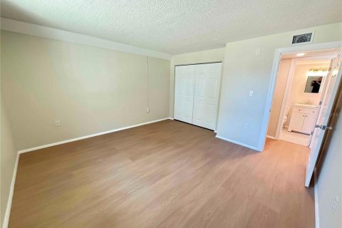 Condo in Brandon, Florida, 1 bedroom  № 1650655 - photo 15