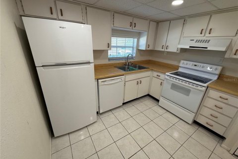 Condo in Brandon, Florida, 1 bedroom  № 1650655 - photo 8