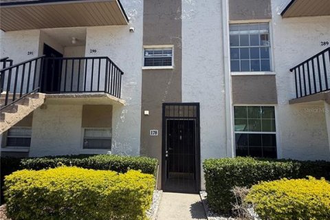 Condo in Brandon, Florida, 1 bedroom  № 1650655 - photo 1
