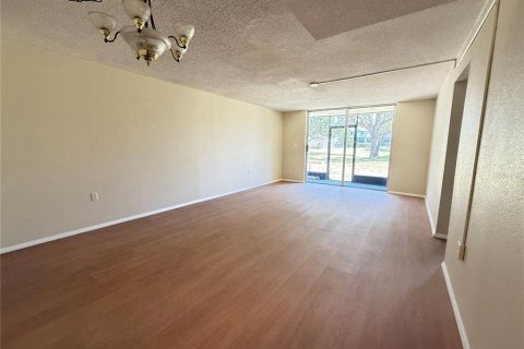 Condo in Brandon, Florida, 1 bedroom  № 1650655 - photo 4