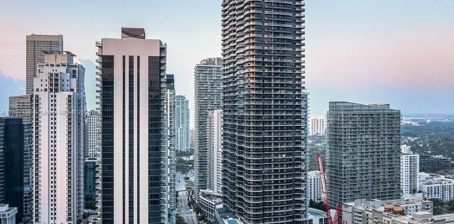 Condo in Miami, Florida, 1 bedroom № 2194042
