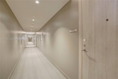 Condo in Miami, Florida, 1 bedroom № 2194042 - photo 9