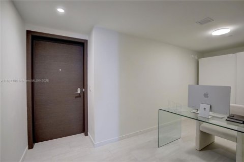 Condo in Miami, Florida, 1 bedroom № 2194042 - photo 22