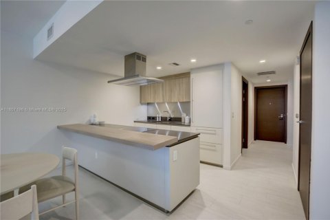 Condo in Miami, Florida, 1 bedroom № 2194042 - photo 17
