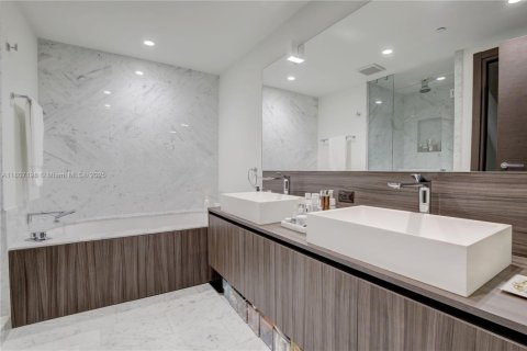 Condo in Miami, Florida, 1 bedroom № 2194042 - photo 25
