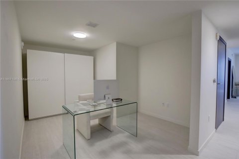 Condo in Miami, Florida, 1 bedroom № 2194042 - photo 20