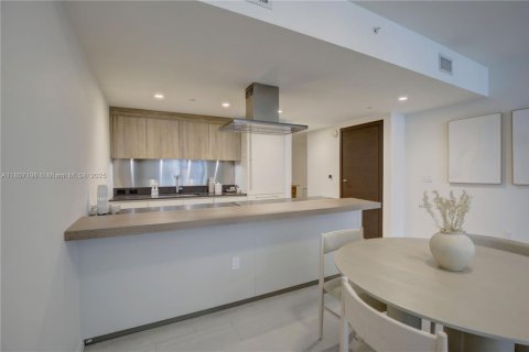 Condo in Miami, Florida, 1 bedroom № 2194042 - photo 16