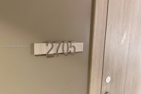 Condo in Miami, Florida, 1 bedroom № 2194042 - photo 10