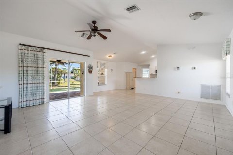 House in Englewood, Florida 3 bedrooms, 151.9 sq.m. № 1542121 - photo 5