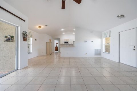 House in Englewood, Florida 3 bedrooms, 151.9 sq.m. № 1542121 - photo 6