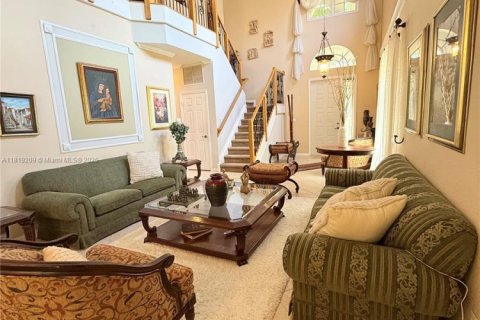 House in Weston, Florida 5 bedrooms, 292.08 sq.m. № 1783600 - photo 5