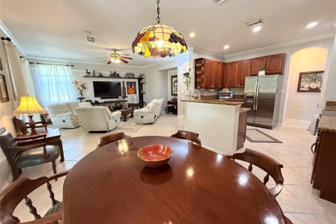 House in Weston, Florida 5 bedrooms, 292.08 sq.m. № 1783600 - photo 12