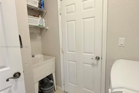 House in Weston, Florida 5 bedrooms, 292.08 sq.m. № 1783600 - photo 21