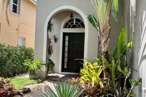 House in Weston, Florida 5 bedrooms, 292.08 sq.m. № 1783600 - photo 2