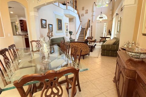 House in Weston, Florida 5 bedrooms, 292.08 sq.m. № 1783600 - photo 6