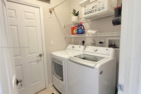 House in Weston, Florida 5 bedrooms, 292.08 sq.m. № 1783600 - photo 20