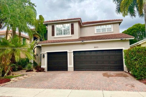 House in Weston, Florida 5 bedrooms, 292.08 sq.m. № 1783600 - photo 1