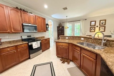 House in Weston, Florida 5 bedrooms, 292.08 sq.m. № 1783600 - photo 10