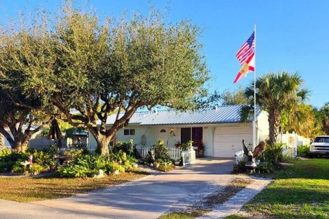 House in Port Charlotte, Florida 2 bedrooms, 107.02 sq.m. № 1822259 - photo 1
