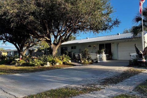 House in Port Charlotte, Florida 2 bedrooms, 107.02 sq.m. № 1822259 - photo 2