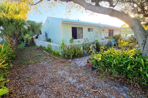 House in Port Charlotte, Florida 2 bedrooms, 107.02 sq.m. № 1822259 - photo 8