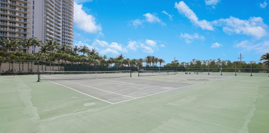 Condo in Riviera Beach, Florida, 2 bedrooms № 936490