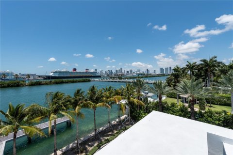 Casa en venta en Miami Beach, Florida, 9 dormitorios, 1405.8 m2 № 2016733 - foto 13