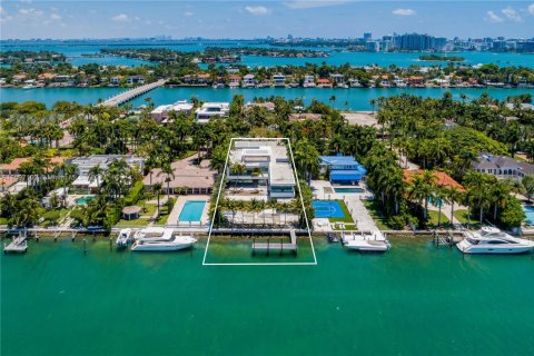 Casa en venta en Miami Beach, Florida, 9 dormitorios, 1405.8 m2 № 2016733 - foto 8