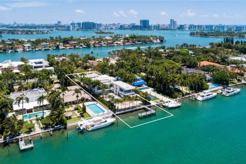Casa en venta en Miami Beach, Florida, 9 dormitorios, 1405.8 m2 № 2016733 - foto 7