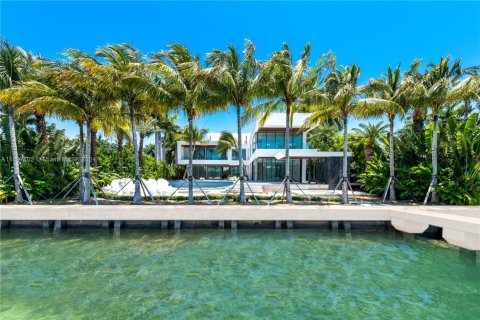 Casa en venta en Miami Beach, Florida, 9 dormitorios, 1405.8 m2 № 2016733 - foto 11