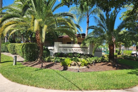 Apartamento en alquiler en Tamarac, Florida, 2 dormitorios, 114.64 m2 № 2282577 - foto 2