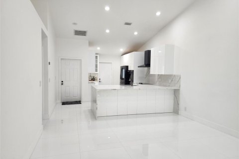 Apartamento en alquiler en Tamarac, Florida, 2 dormitorios, 114.64 m2 № 2282577 - foto 5
