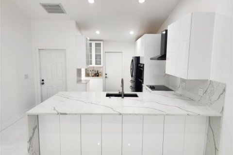 Apartamento en alquiler en Tamarac, Florida, 2 dormitorios, 114.64 m2 № 2282577 - foto 7
