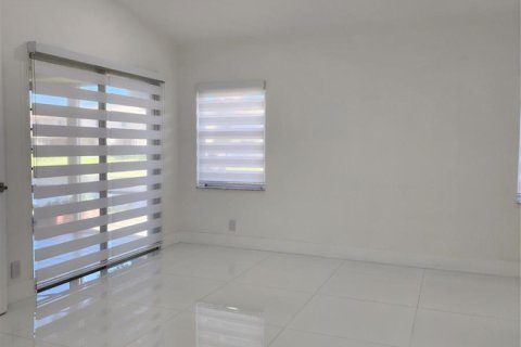 Apartamento en alquiler en Tamarac, Florida, 2 dormitorios, 114.64 m2 № 2282577 - foto 12