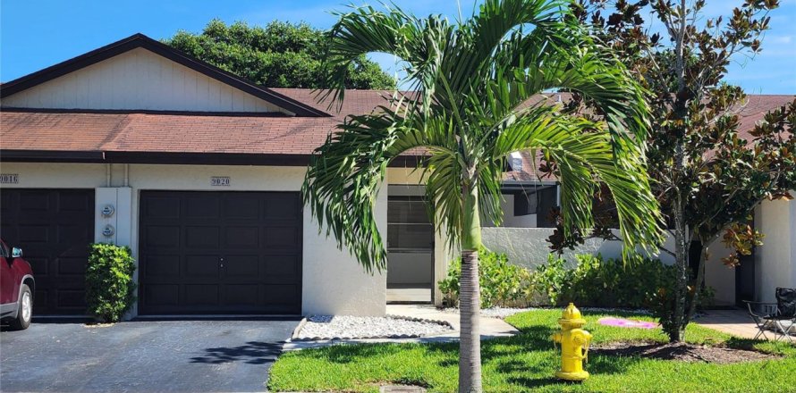 Apartamento en Tamarac, Florida 2 dormitorios, 114.64 m2 № 2282577