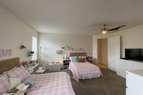 Casa en venta en Port St. Lucie, Florida, 4 dormitorios, 308.06 m2 № 2271534 - foto 19