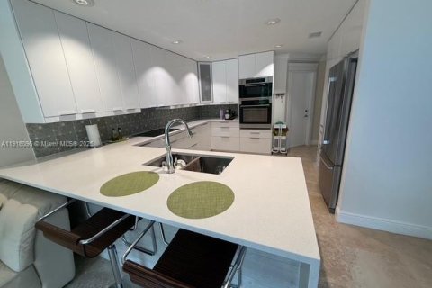 Townhouse in Miami, Florida 4 bedrooms, 171.5 sq.m. № 2052737 - photo 8