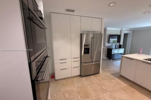 Townhouse in Miami, Florida 4 bedrooms, 171.5 sq.m. № 2052737 - photo 7