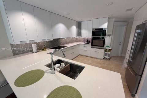 Townhouse in Miami, Florida 4 bedrooms, 171.5 sq.m. № 2052737 - photo 11