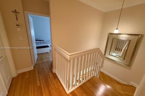 Townhouse in Miami, Florida 4 bedrooms, 171.5 sq.m. № 2052737 - photo 29