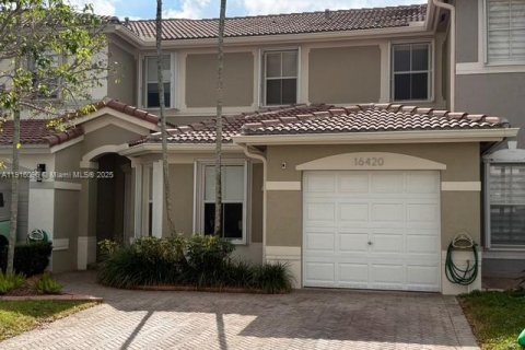 Townhouse in Miami, Florida 4 bedrooms, 171.5 sq.m. № 2052737