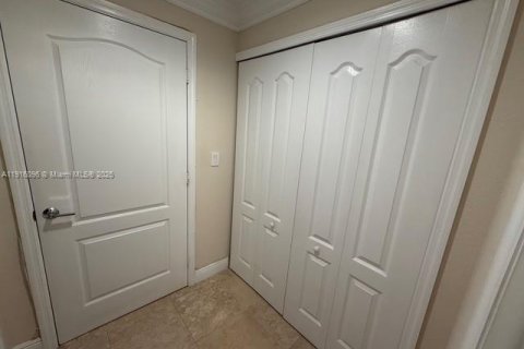 Townhouse in Miami, Florida 4 bedrooms, 171.5 sq.m. № 2052737 - photo 23