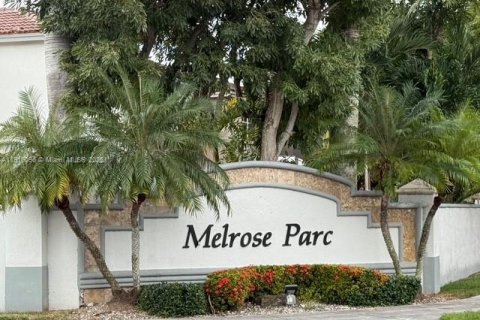 Townhouse in Miami, Florida 4 bedrooms, 171.5 sq.m. № 2052737 - photo 3