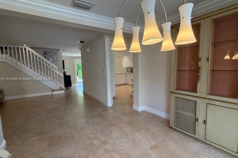 Townhouse in Miami, Florida 4 bedrooms, 171.5 sq.m. № 2052737 - photo 17