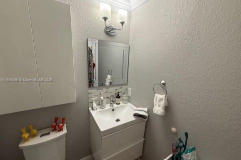 Townhouse in Miami, Florida 4 bedrooms, 171.5 sq.m. № 2052737 - photo 22