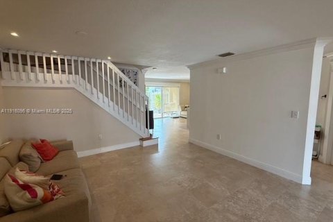 Townhouse in Miami, Florida 4 bedrooms, 171.5 sq.m. № 2052737 - photo 16
